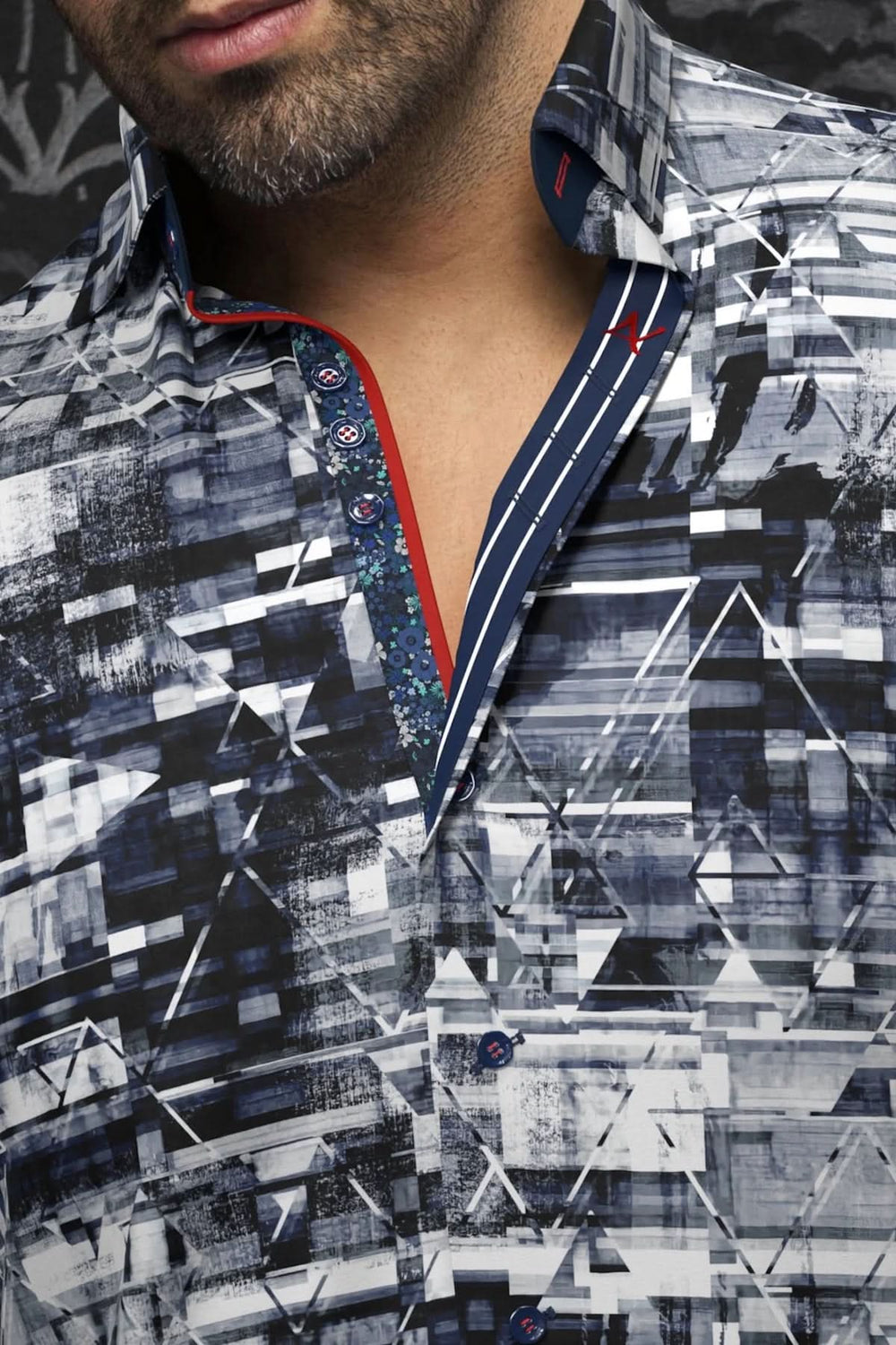 Chemise Vianelli en coton extensible avec motifs géométriques, col élégant et boutonnière en angle.