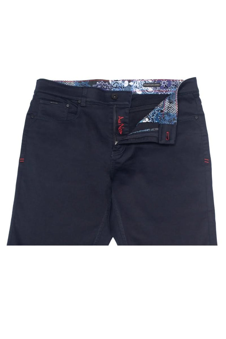 Jean Johnny homme, taille basse, coupe ajustée, 5 poches, tissu extensible, design sophistiqué.
