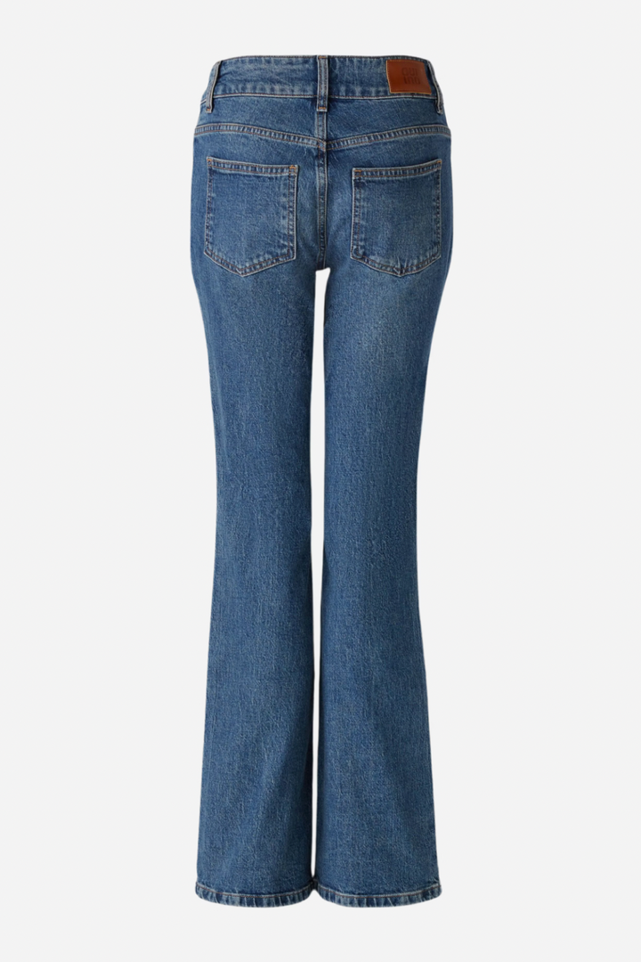 Jean évasé mi-haute au dos, avec poches et denim extensible pour un look moderne et élégant.