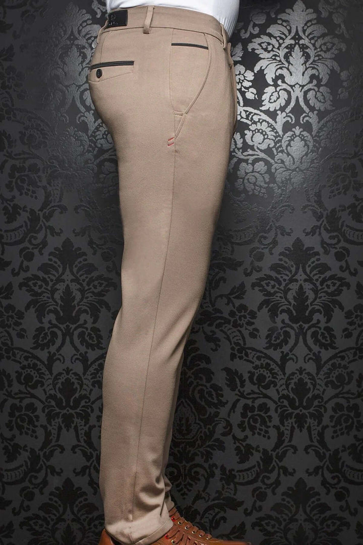 Pantalon de style Beretta, coupe ajustée à jambe étroite, tissu extensible, finitions contrastantes.
