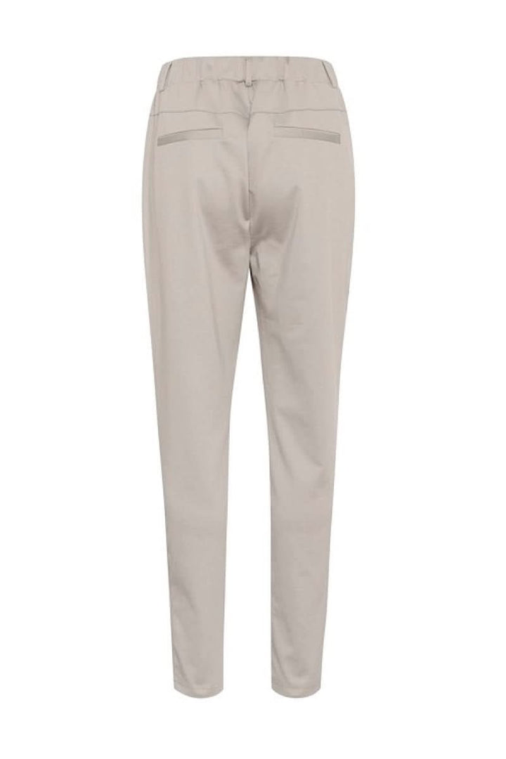 Pantalon habillé Jenny, coupe régulière, taille élastique, jambe fuselée, coloris beige, vue arrière.