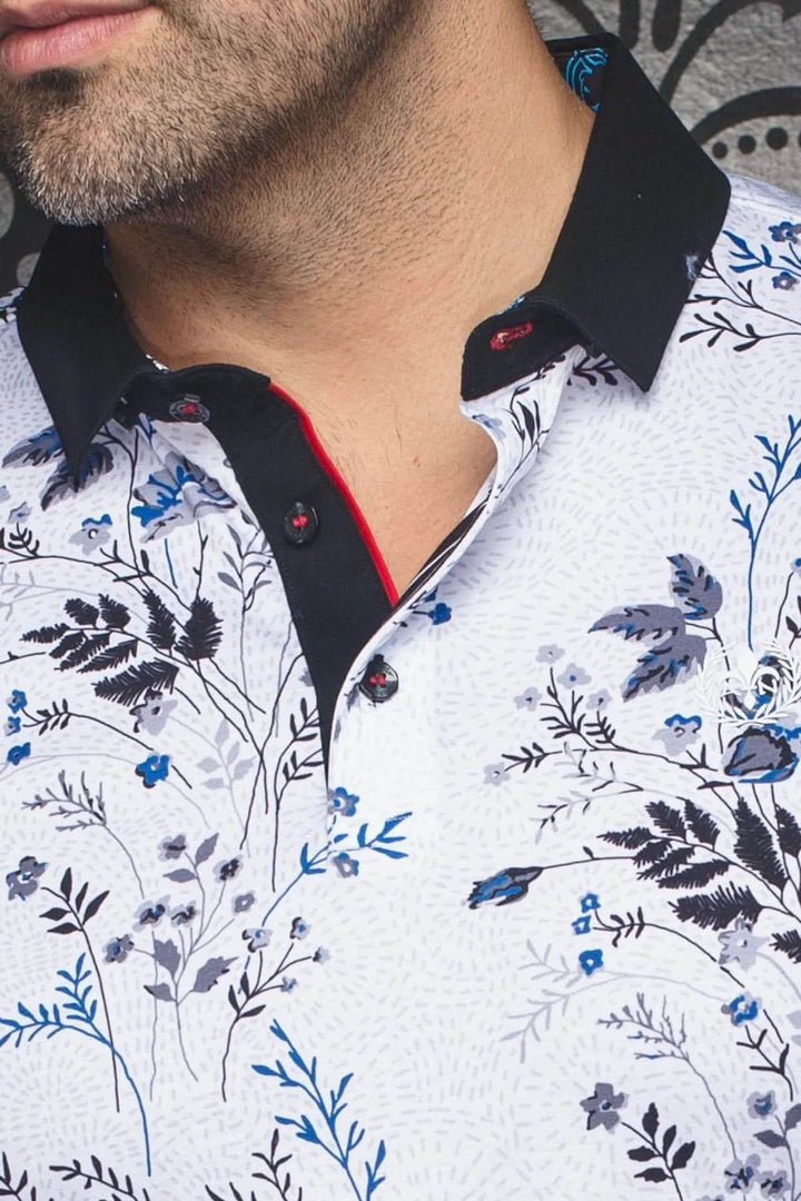 Polo fleuri pour homme, chic et moderne, col structuré noir avec boutons rouges.
