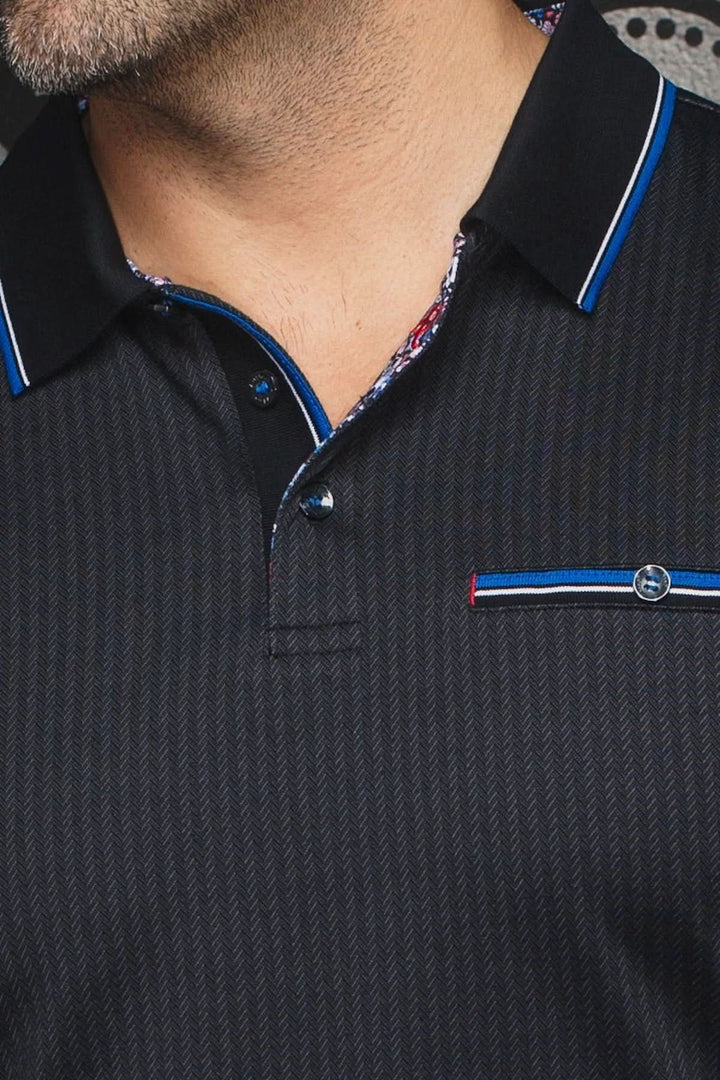 Polo Mayberry noir à micro-motif avec col structuré et détails contrastants, idéal pour un look chic.