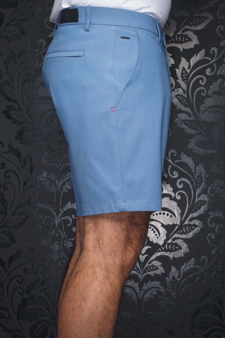 Shorts Limao-Solaris en bleu, moderne et élégant, avec poches latérales et finitions soignées.