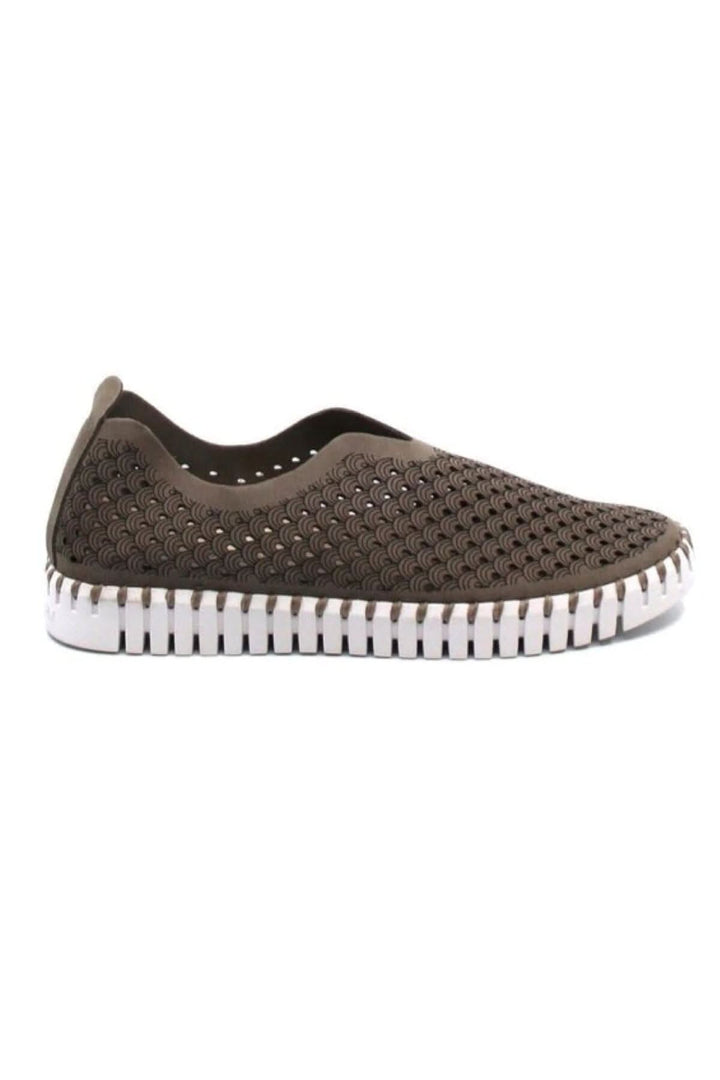 Mocassin Tulip139 en microfibre recyclée, léger et confortable, avec semelle blanche et motif découpé au laser.