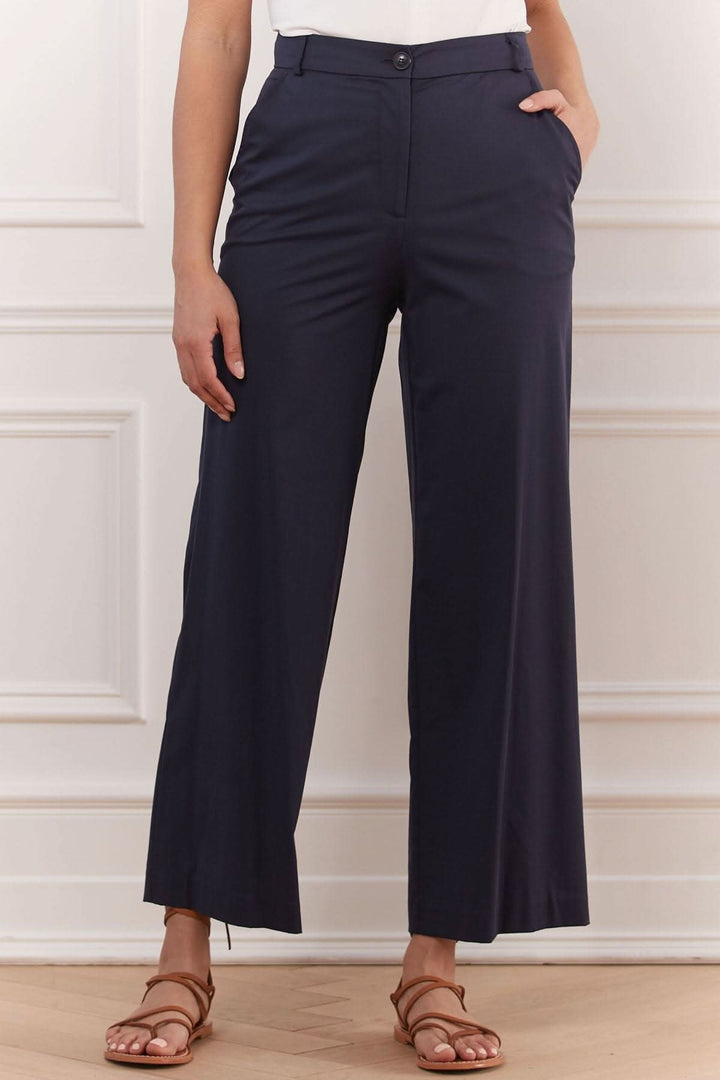 Pantalon gaucho en coton fin, style confortable, longueur 7/8, adapté pour les vacances, couleur navy.