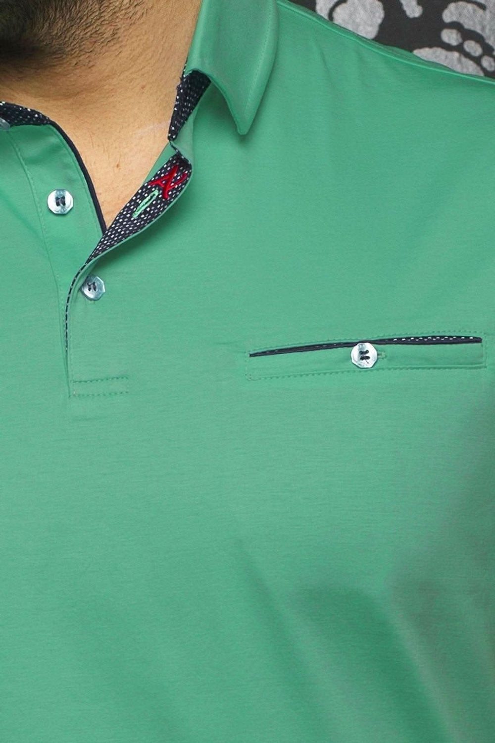Polo Mercury homme vert avec col contrastant et poche, détails sophistiqués en coton haut de gamme.