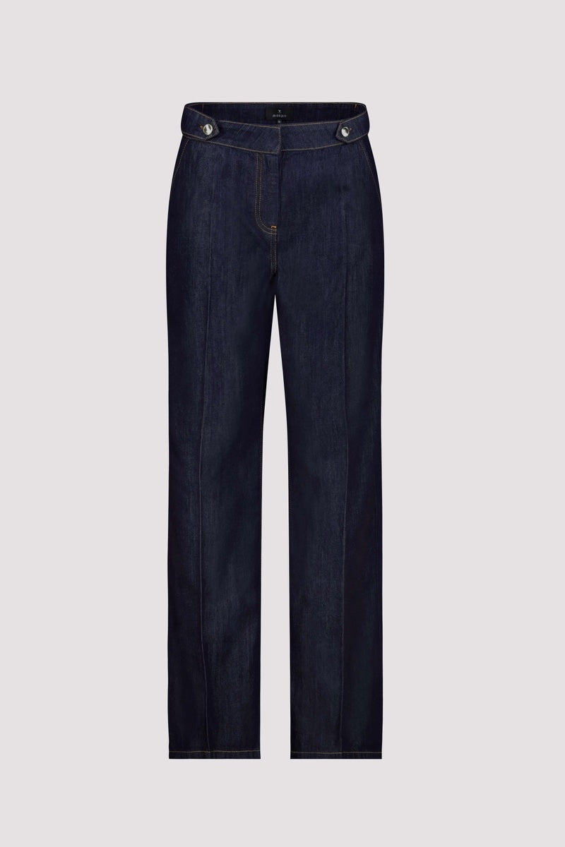 Jean taille haute en denim brut, coupe droite avec ceinture à passants et boutons métalliques.