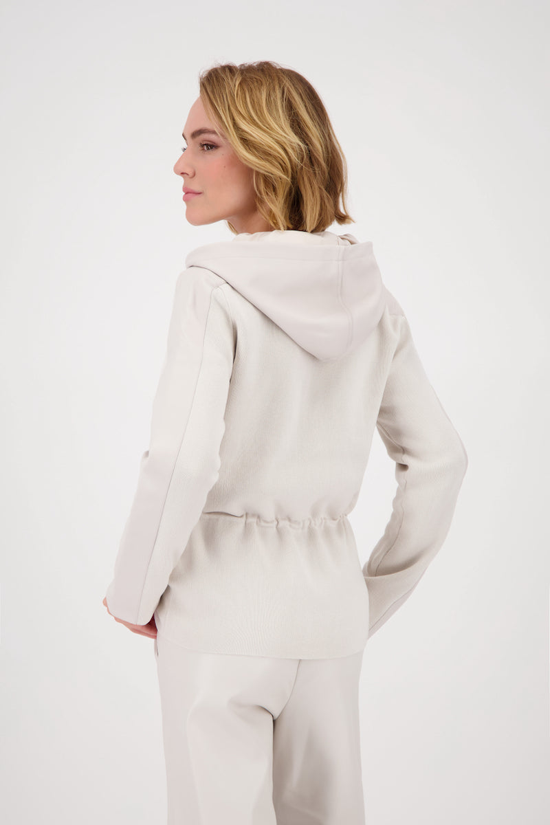 Veste à capuchon beige vue de dos, avec cordon de serrage et style décontracté.