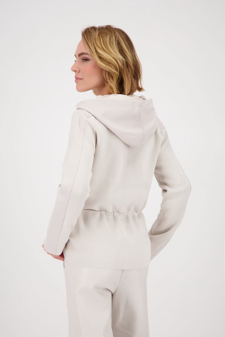 Veste à capuchon beige vue de dos, avec cordon de serrage et style décontracté.