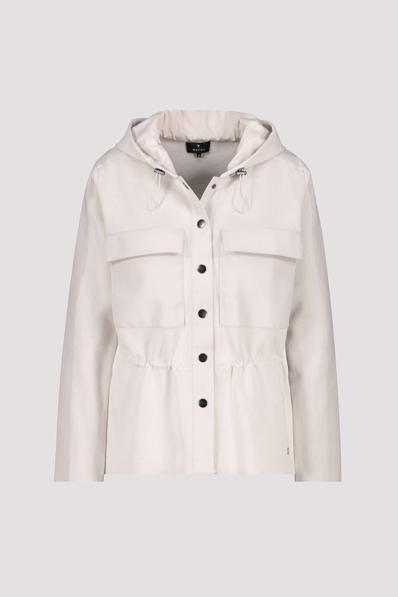 Veste à capuchon beige avec cordon de serrage, fermeture à boutons et poches poitrine.
