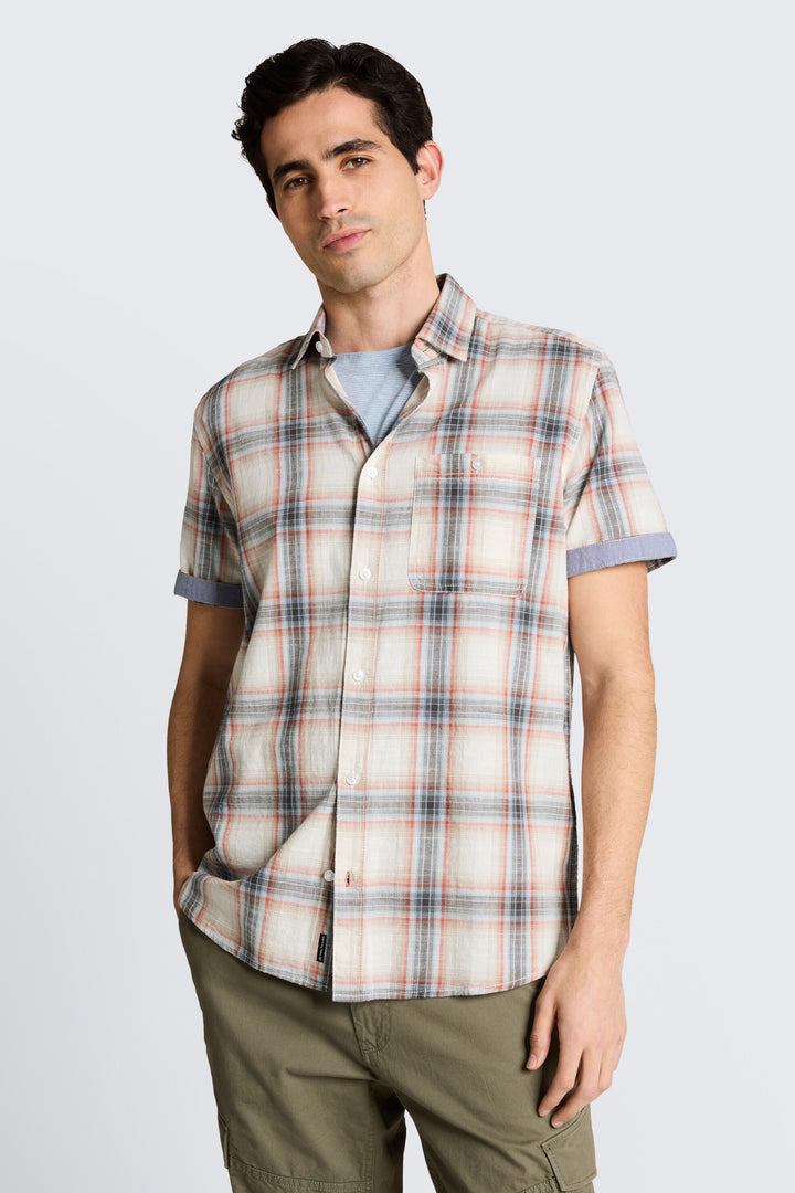 Short-sleeved plaid shirt