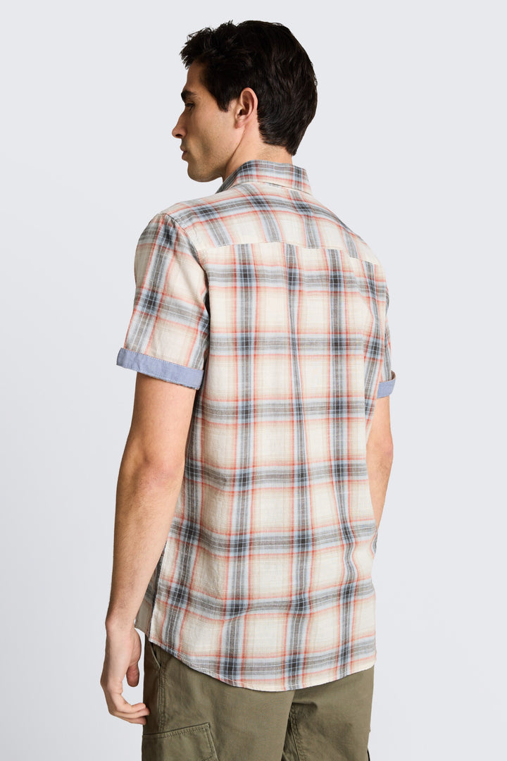 Short-sleeved plaid shirt