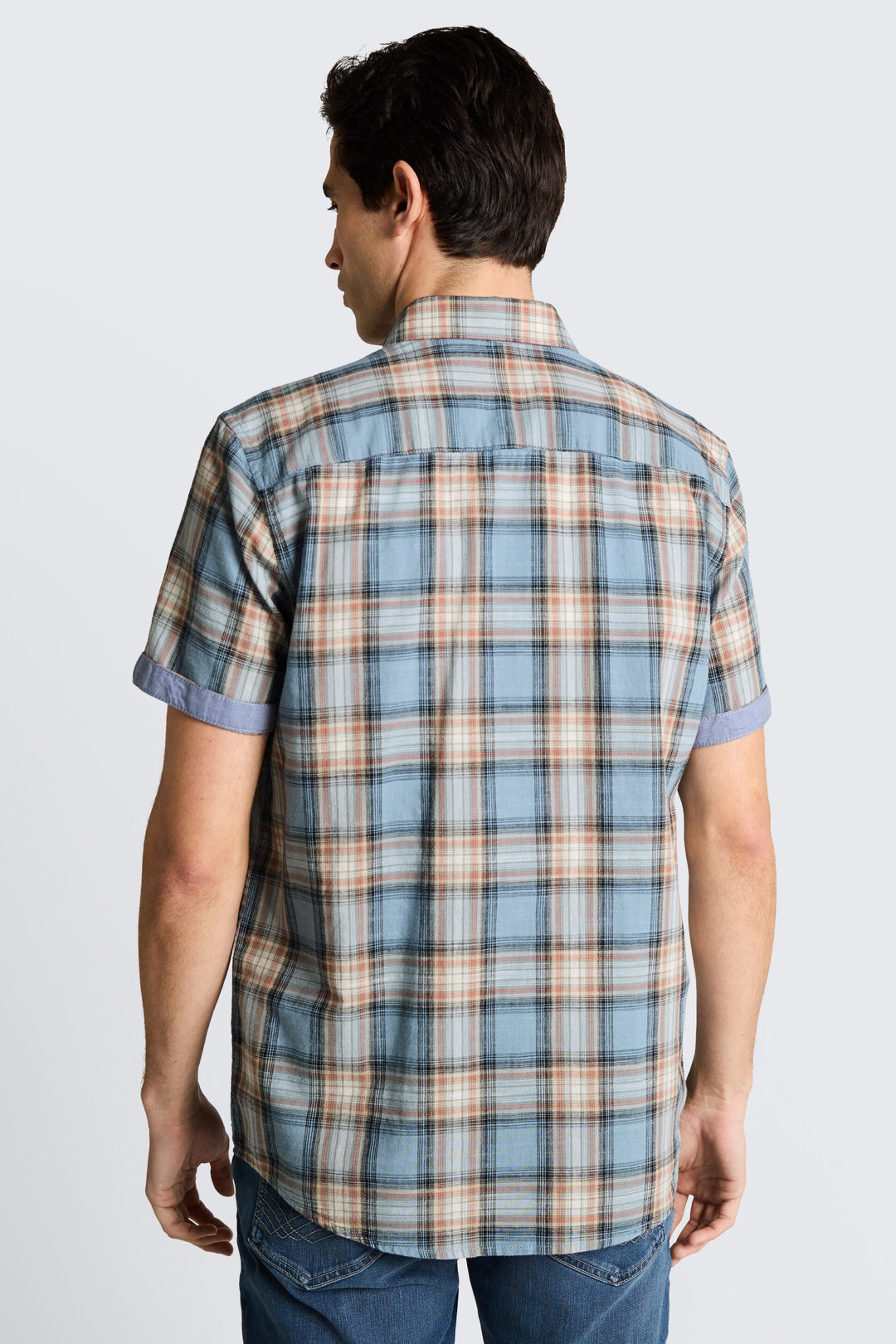 Short-sleeved plaid shirt