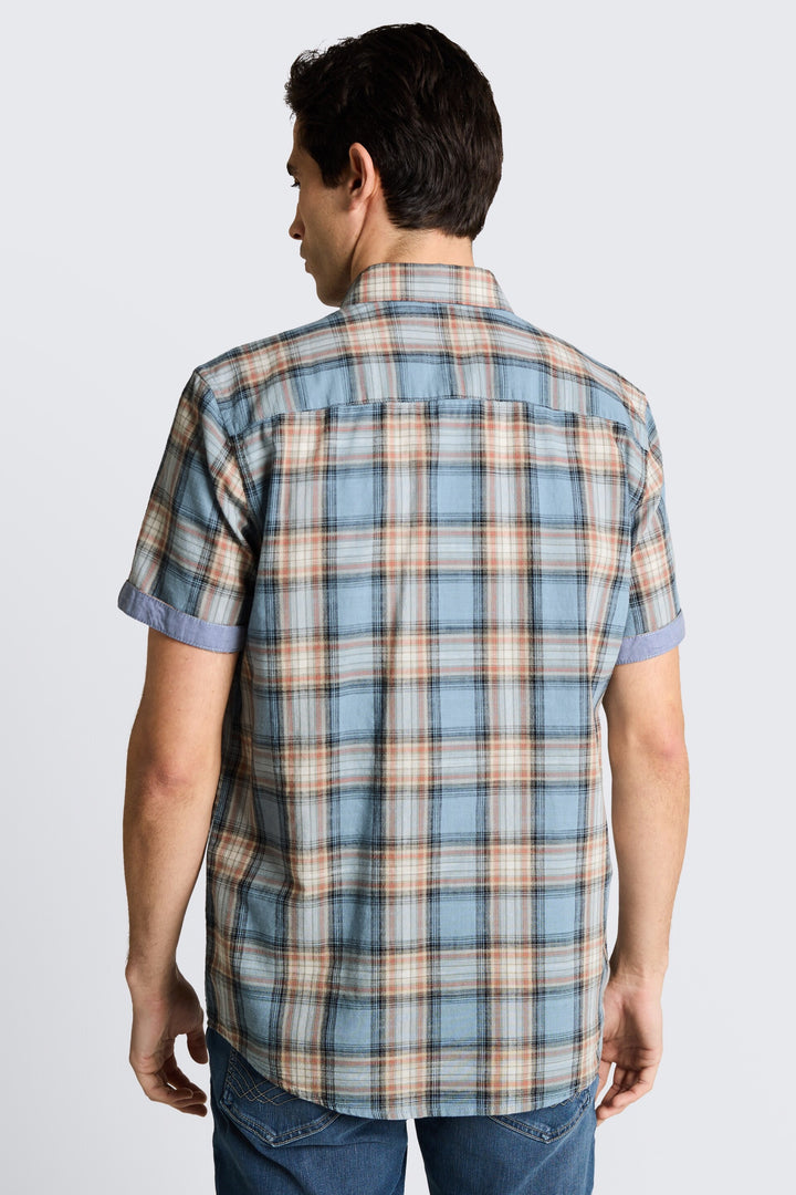 Short-sleeved plaid shirt