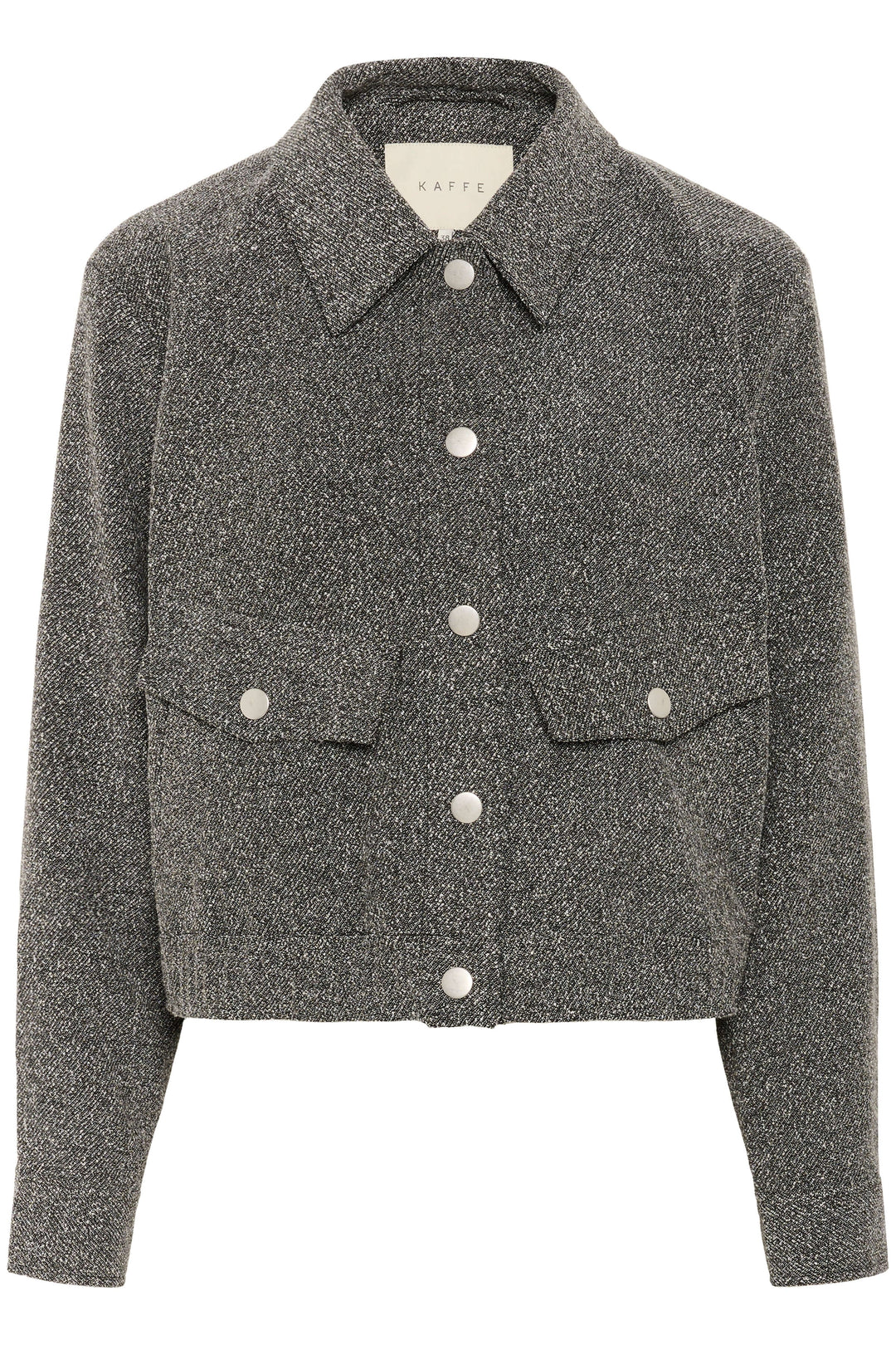 Manteau Alba court à poches à rabat et boutons contrastants, veste chic avec texture moderne et poches pratiques pour un look polyvalent.