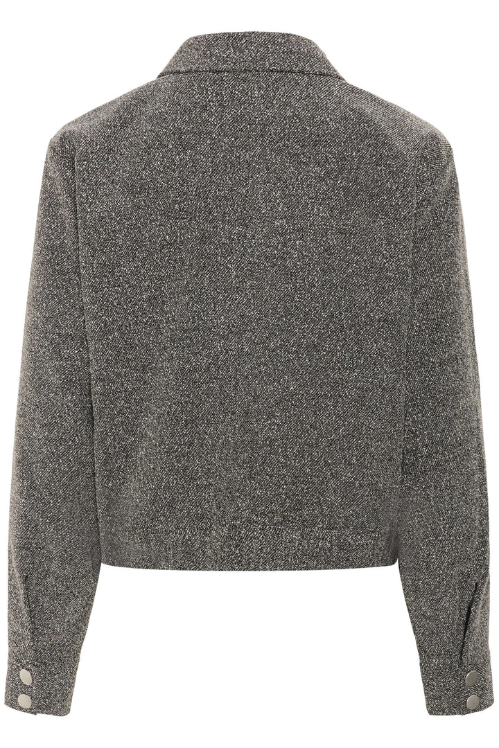 Manteau Alba court à poches à rabat et boutons contrastants vu de dos avec tissu texturé et fermeture moderne.