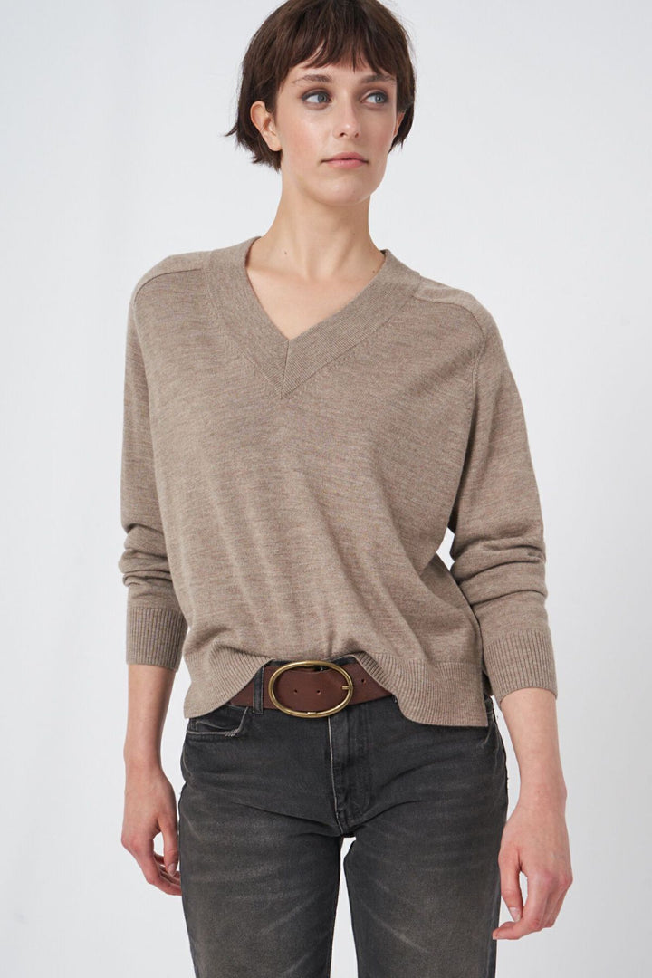 Wide V-neck knit