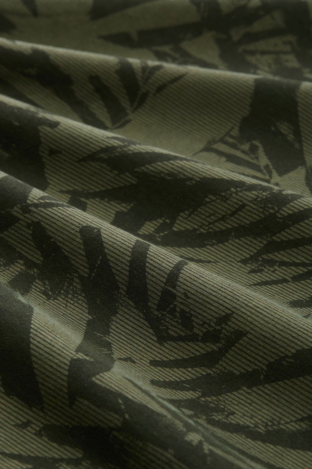 T-shirt à imprimé tropical ton sur ton