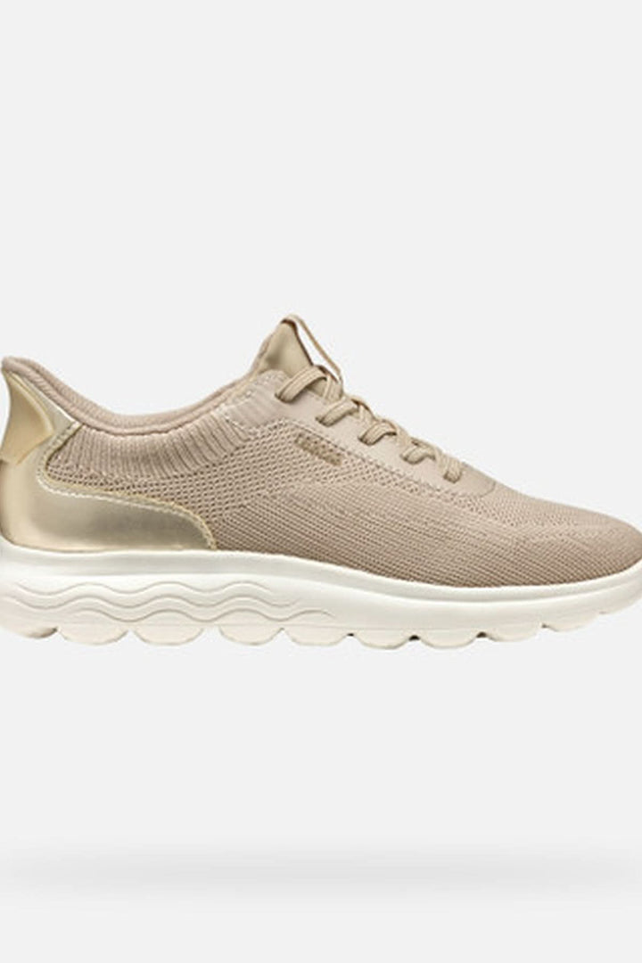 Basket en maille extensible Spherica™ PLUS pour femme avec technologie Fast In, design épuré, semelle souple et amortissante.