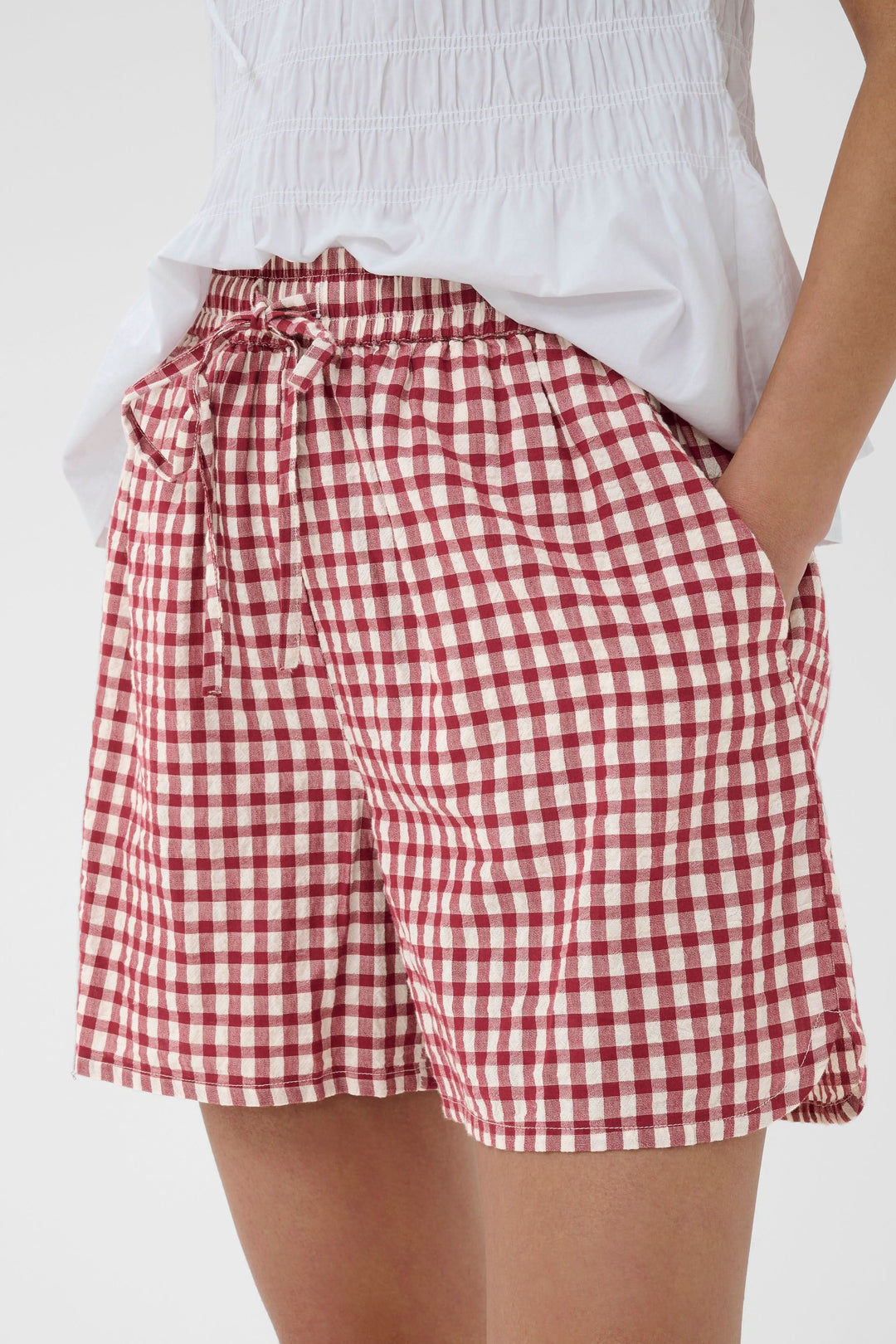 Bermuda Bigi à carreaux taille élastiquée pour un style estival, avec poches latérales et cordon de serrage pour plus de confort.