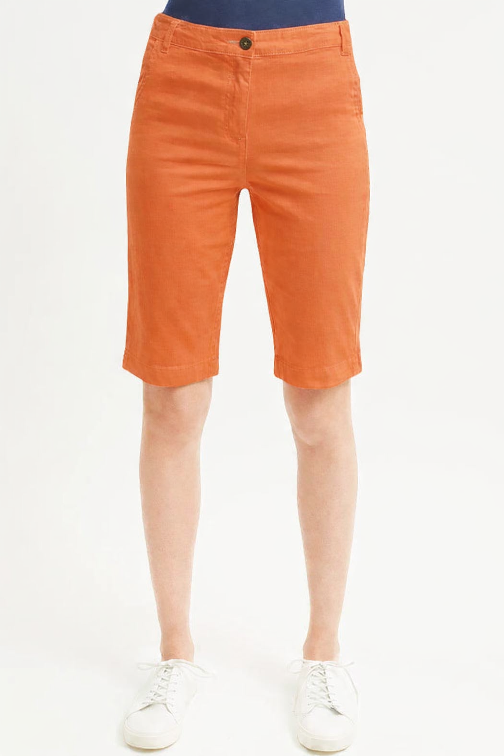 Bermuda Samantha en maille douce, coupe droite, confortable et intemporel, parfait pour les superpositions du quotidien.