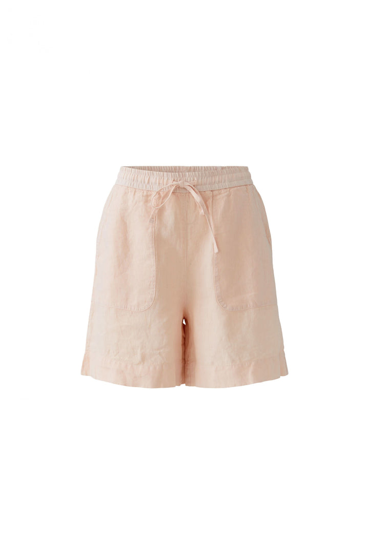 Bermuda coupe moderne en tissu léger, idéal pour un style décontracté et confortable, longueur au-dessus du genou.
