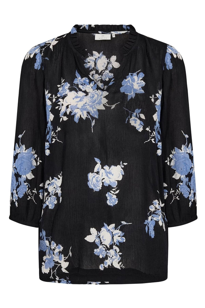 Blouse Edita fluide noire avec imprimé floral bleu et manches 3/4, idéale pour un look féminin et décontracté.