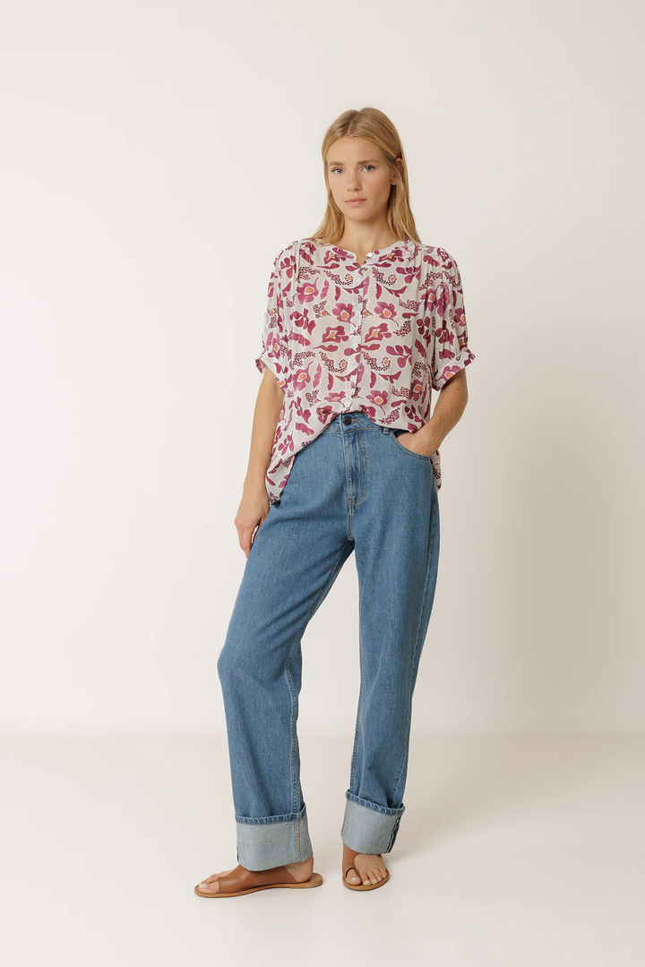 Flowy blouse with a floral print