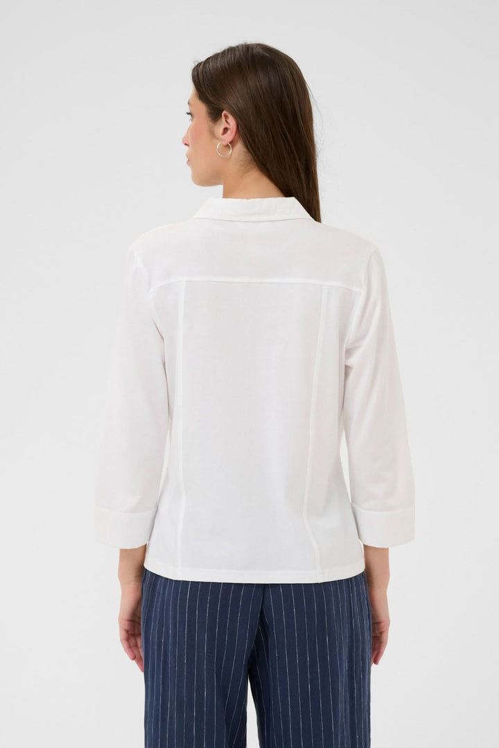 Vue arrière de la Blouse à poches utilitaires Anise, montrant la coupe droite et fluide avec col classique et manches 3/4.