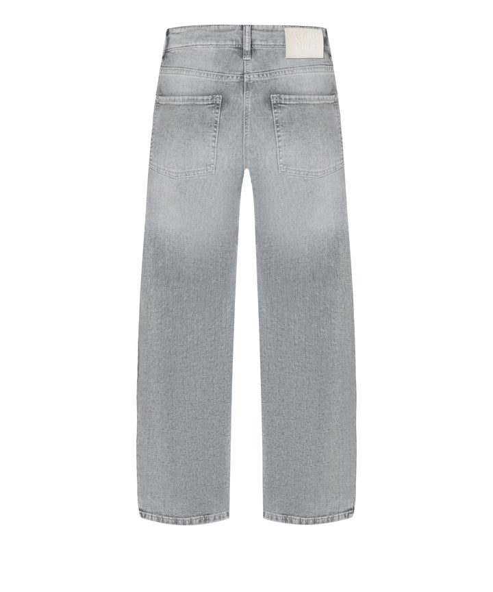 Jeans jambe large Oria en denim gris avec coupe large et détails soignés, parfait pour un style contemporain et décontracté.