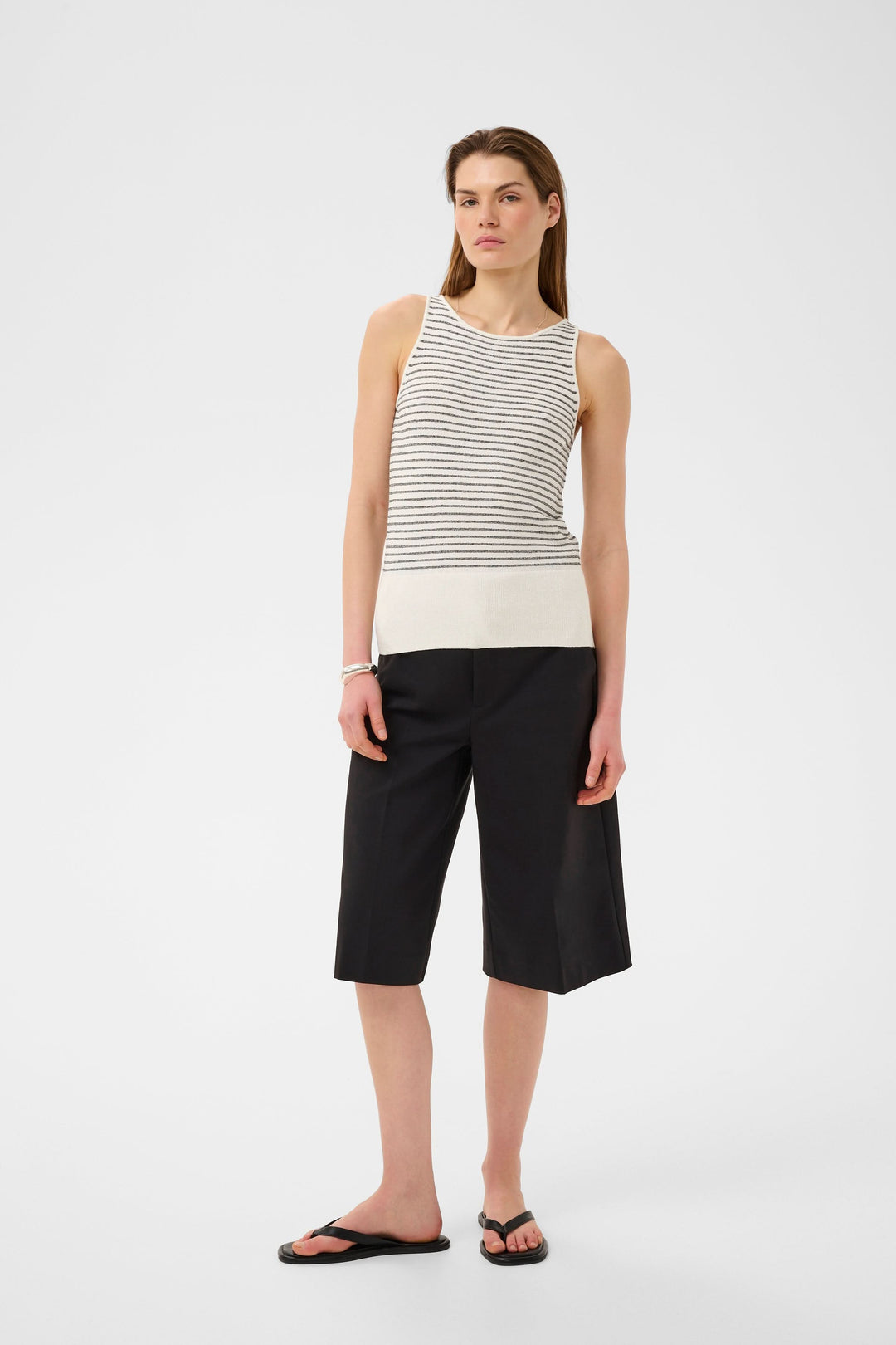 Model wearing Camisole Nola en maille rayée with striped pattern and fitted silhouette.