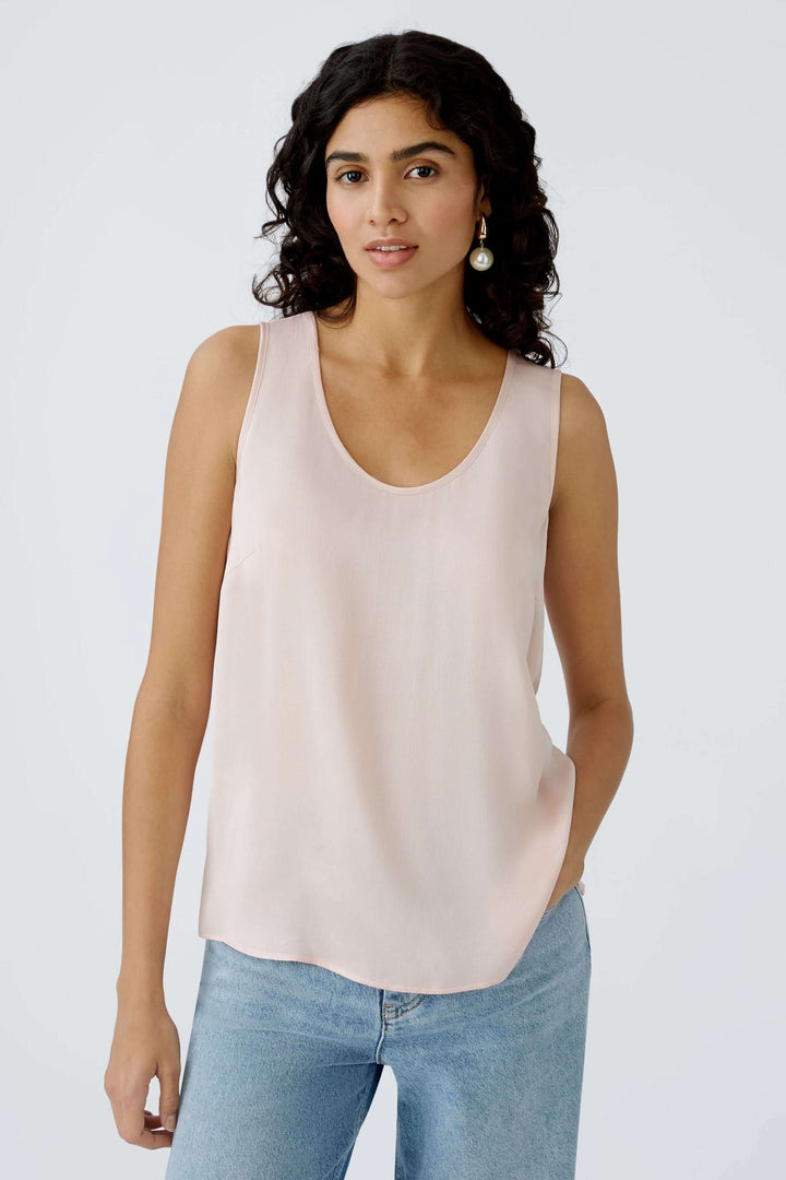 Camisole Oui en viscose LENZING™ ECOVERO™, légère et élégante, avec coupe flatteuse.