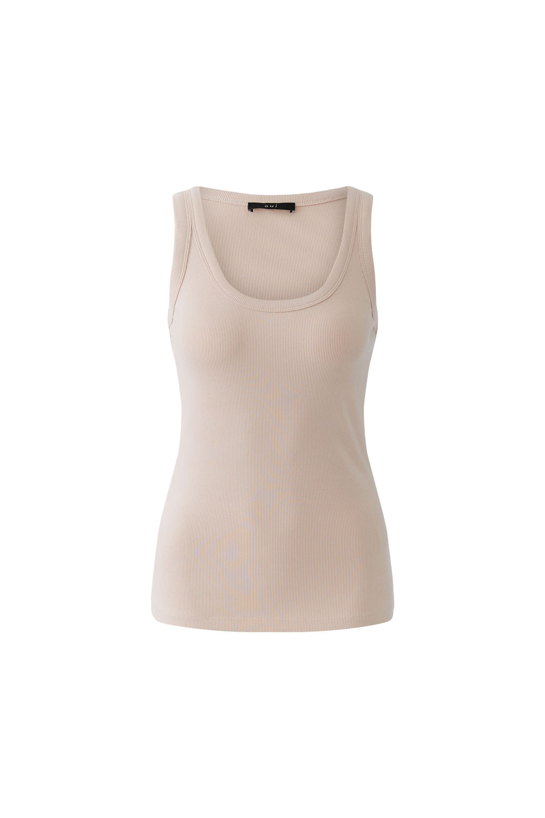 Camisole côtelée essentielle beige, sans manches et ajustée, idéale pour superpositions ou tenue seule, silhouette féminine et confortable.