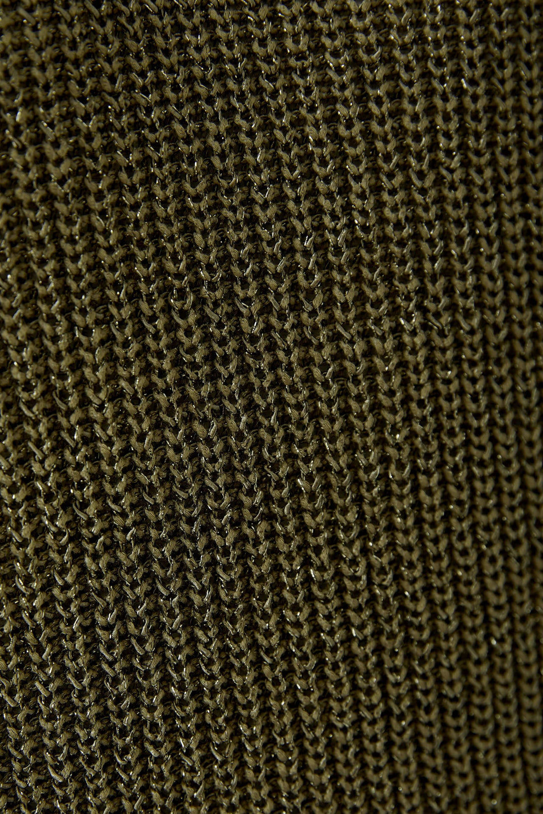 Texturé premier plan de la maille de la camisole tricoté en fil spécial, couleur olive.