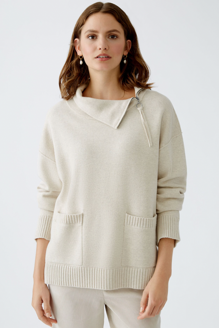 Stand-up collar knit