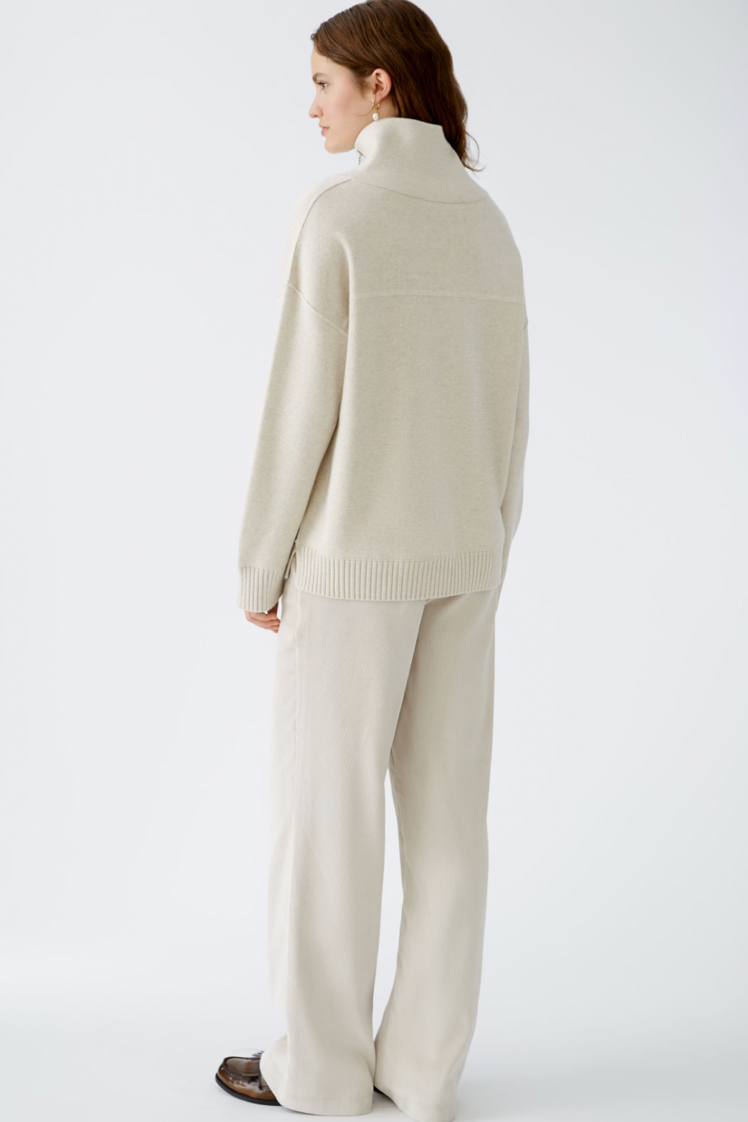 Stand-up collar knit