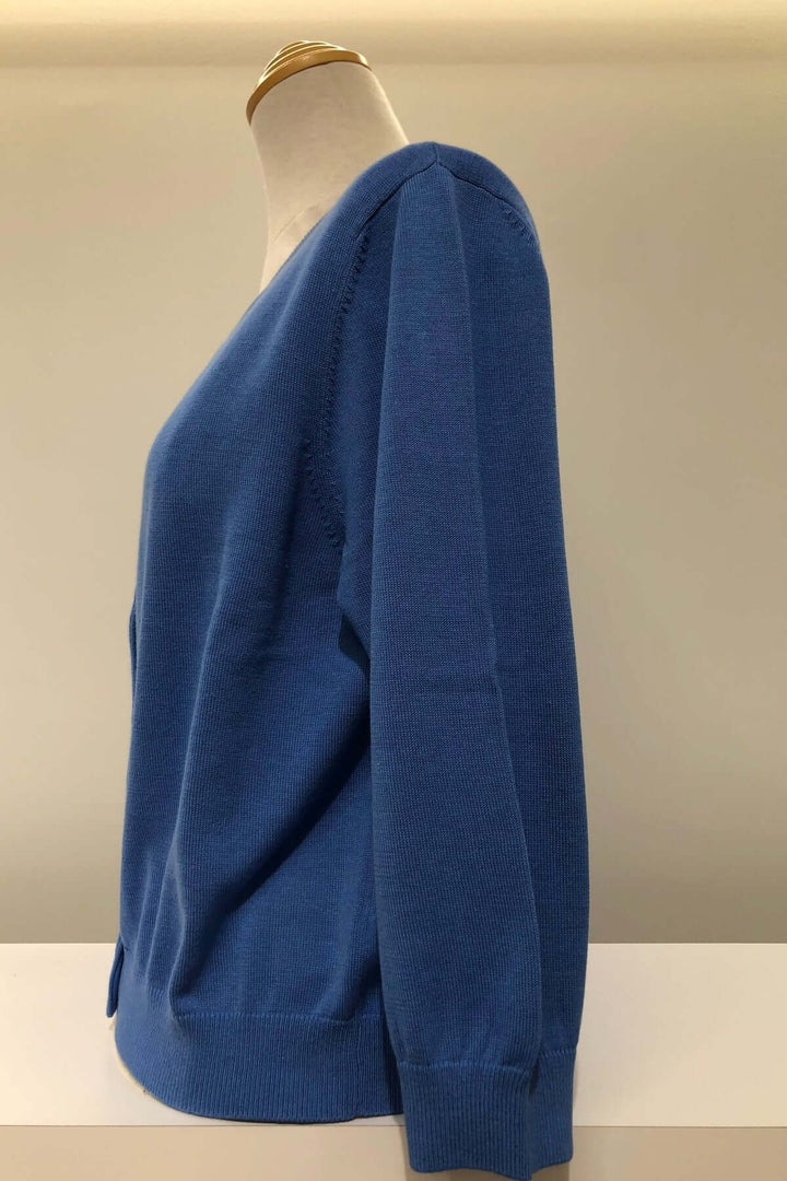 Cardigan court bleu avec encolure ronde et manches longues, parfait pour les temps frais.