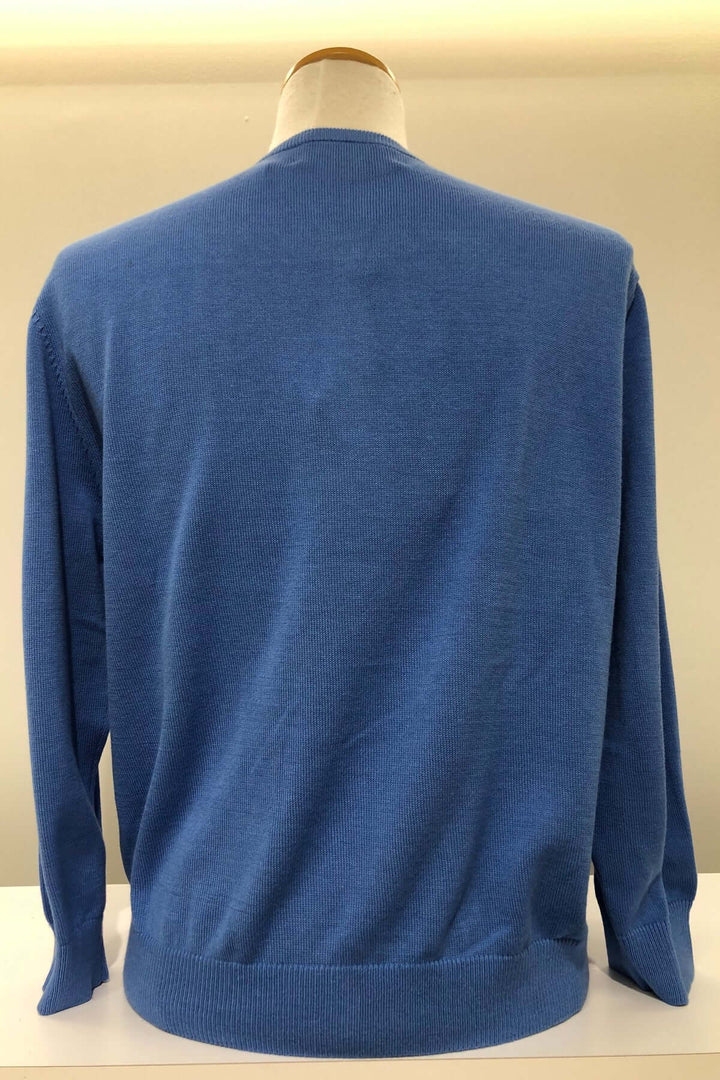 Arrière d'un cardigan bleu, montrant la coupe courte et les manches longues, idéal pour les temps frais.