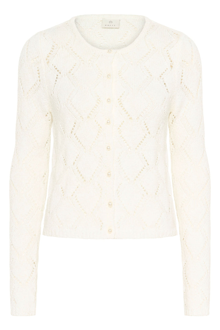 Cardigan Lorinia en maille ajourée blanche avec manches longues et fermeture boutonnée, offrant une silhouette féminine élégante.