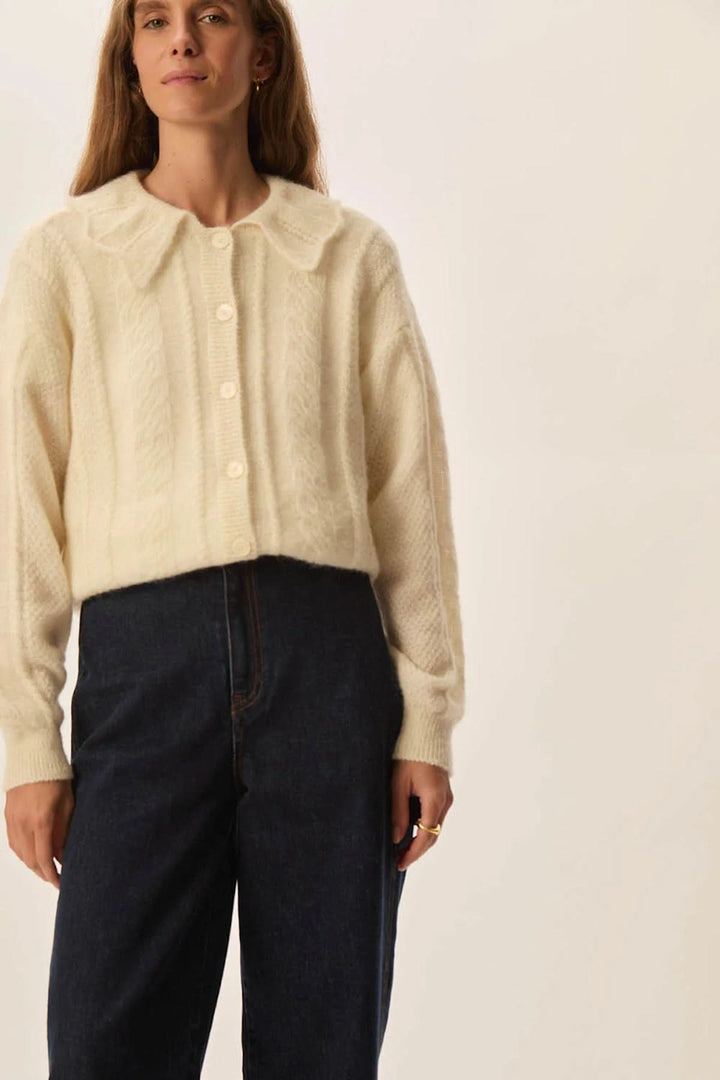 Short cardigan with collar