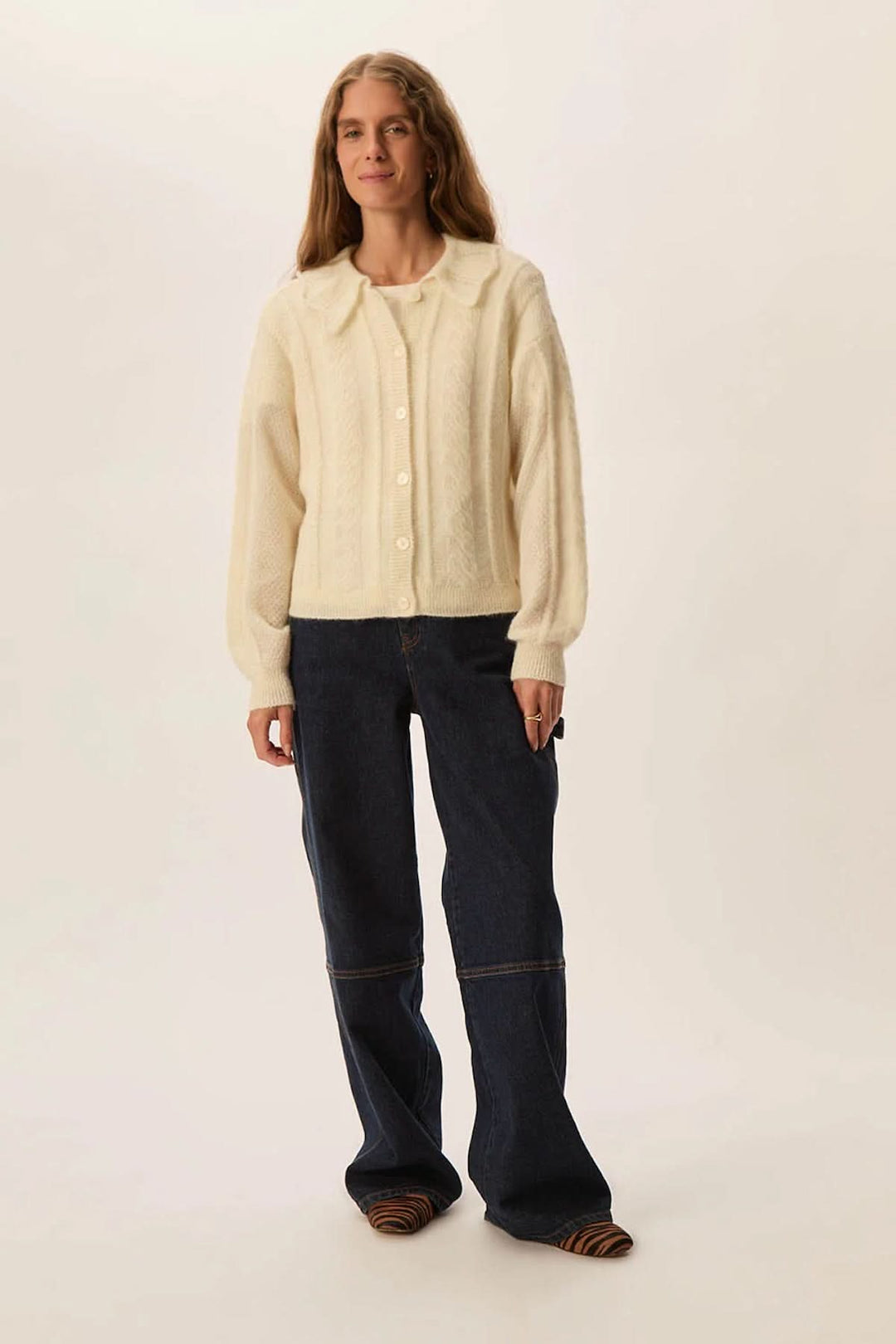 Short cardigan with collar