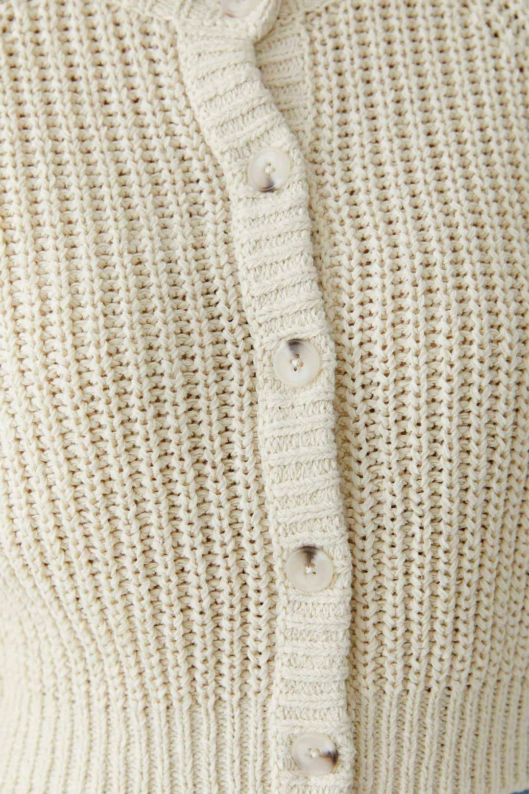 Cardigan en maille boutonné avec maille texturée et boutons avant.