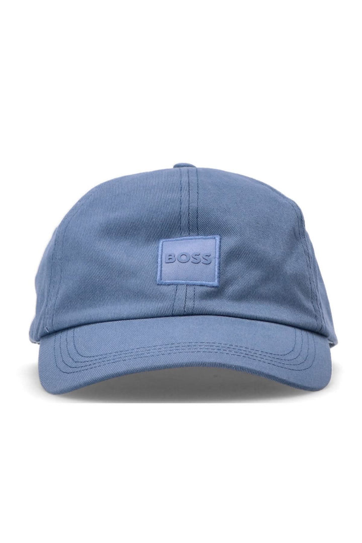 Casquette BOSS bleue en coton avec logo brodé, style épuré et visière courbée, parfaite pour tenues décontractées.