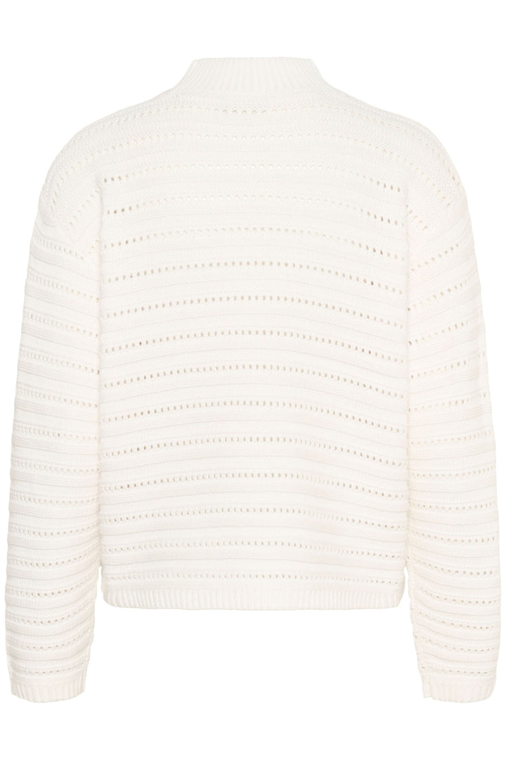 Chandail Dolly en tricot ajouré blanc avec col montant côtelé et manches longues, motif horizontal élégant.