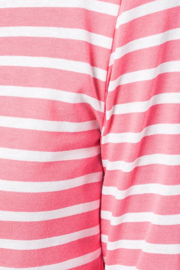 Close-up of pink and white striped fabric of the GARDE-COTE III R sweater, showcasing its sporty aesthetic and texture.