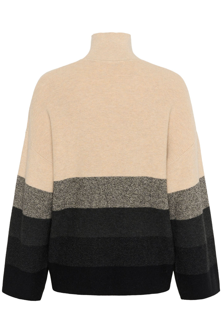 Chandail Gittel à col montant avec larges rayures horizontales en beige, gris et noir, coupe ample et décontractée.