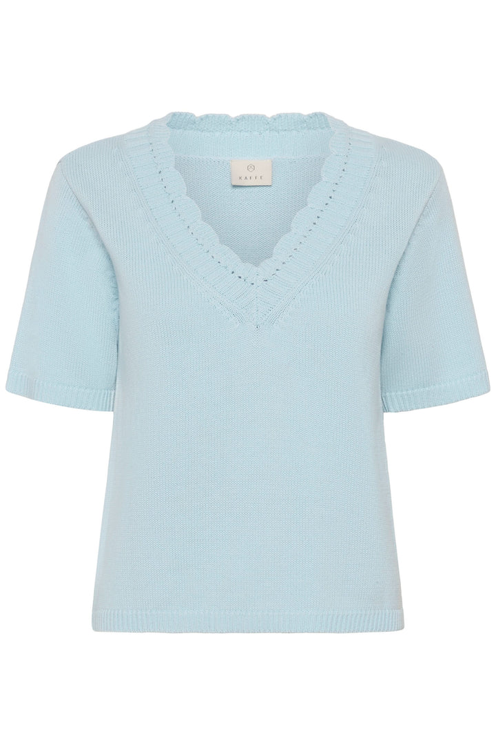 Chandail Liliana en tricot à col en V festonné en bleu clair avec manches courtes, idéal pour une tenue élégante et quotidienne.