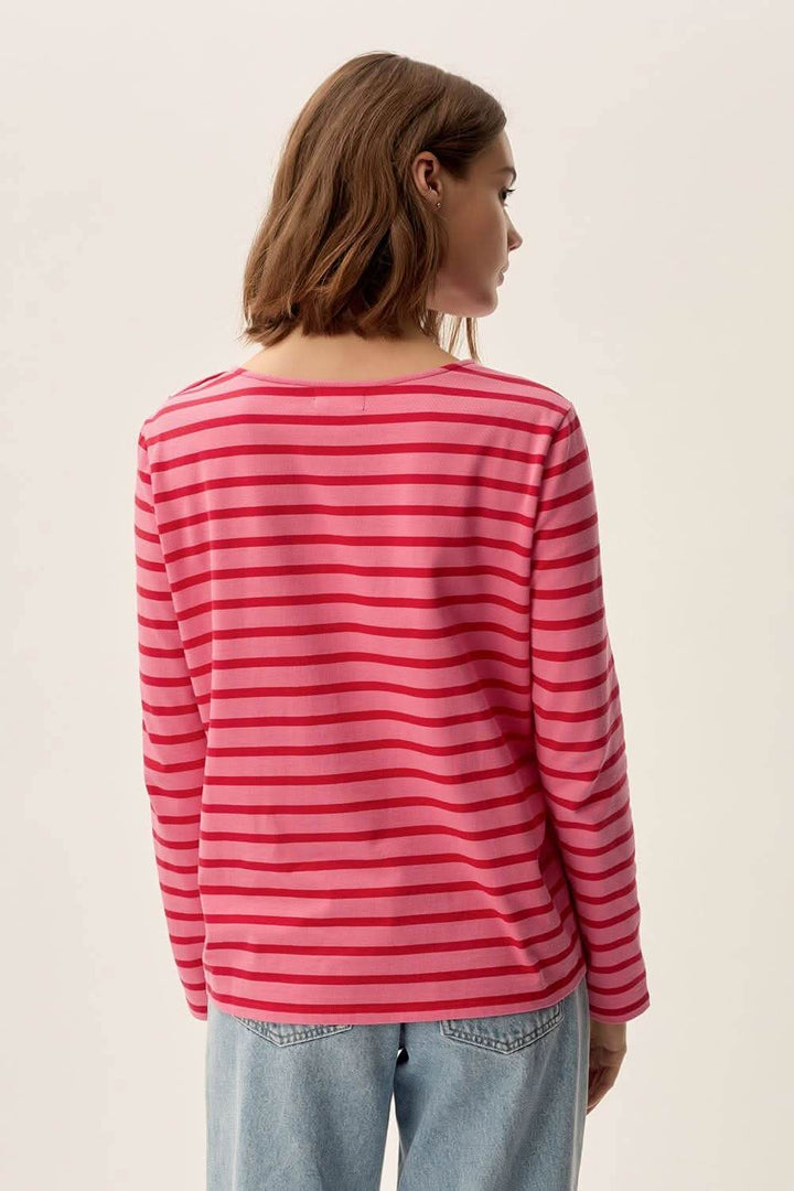Chandail marinière Filipette à rayures roses, avec manches longues et encolure dégagée, vu de dos.