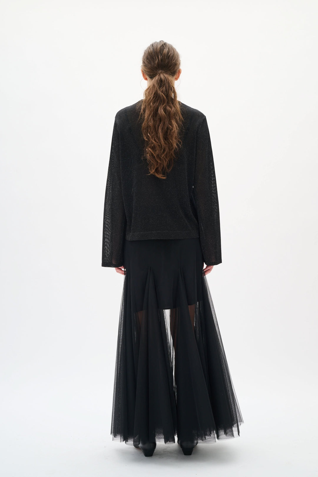 Chandail Thani à effet scintillant, élégant et fluide, manches longues, tissu transparent brillant, idéal pour soirées spéciales.